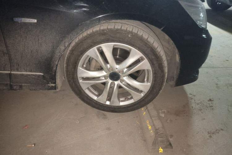 Used Mercedes-Benz E-Class 2012 E 260 L CGI Fashion Model Right Front Wheel Hub