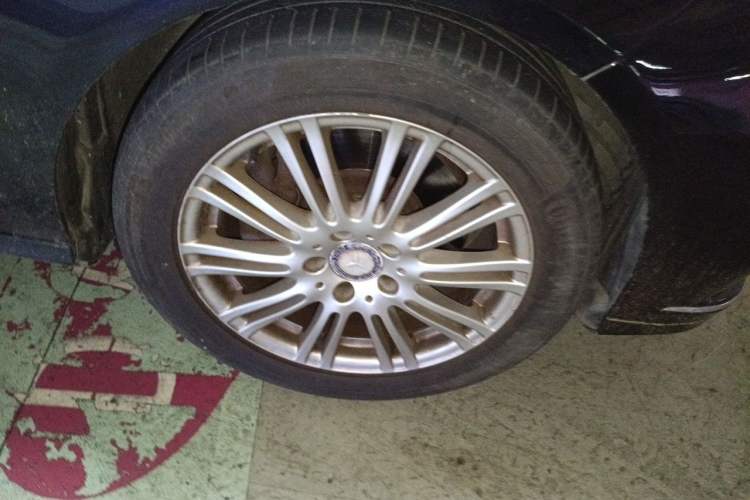 Used Mercedes-Benz E-Class 2012 E 300 L Elegant Model Right Front Wheel Hub