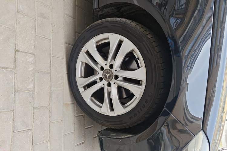 Used Mercedes-Benz E-Class 2012 E 260 L CGI Fashion Model Right Front Wheel Hub