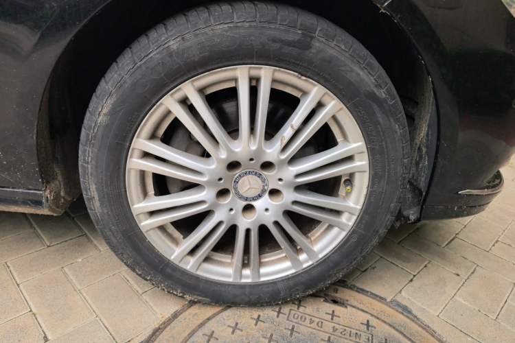 Used Mercedes-Benz E-Class 2012 E 300 L Elegant Model Right Front Wheel Hub