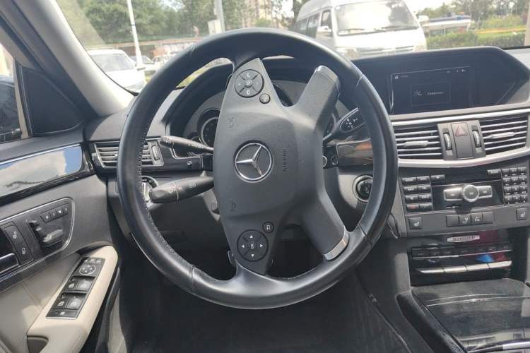 Used Mercedes-Benz E-Class 2012 E 260 L CGI Fashion Model Steering Wheel