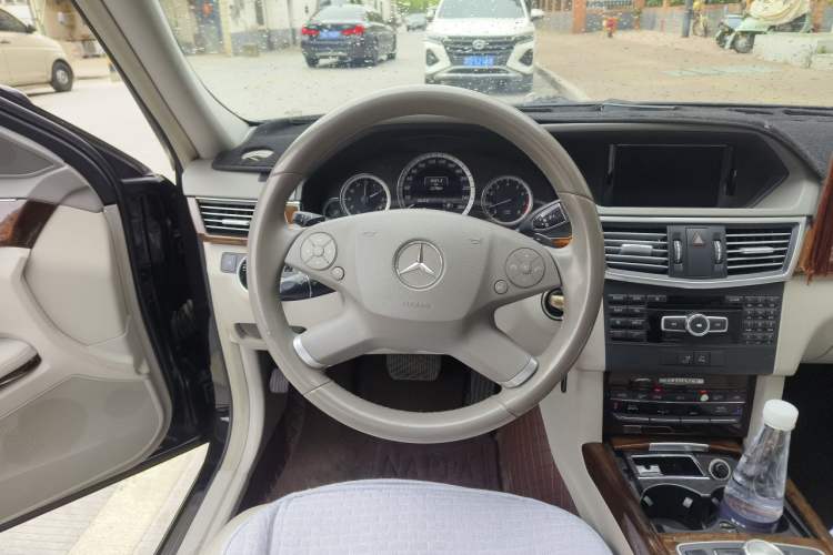 Used Mercedes-Benz E-Class 2012 E 260 L CGI Fashion Model Steering Wheel