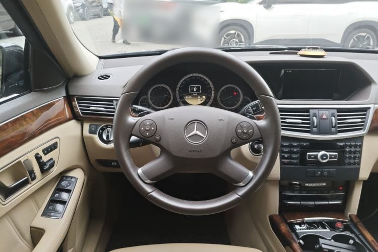 Used Mercedes-Benz E-Class 2012 E 200 L CGI Elegant Model Steering Wheel
