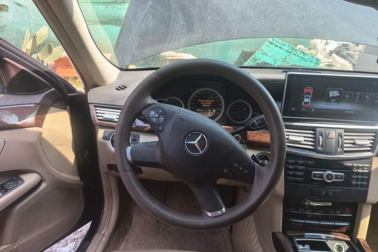 Used Mercedes-Benz E-Class 2012 E 200 L CGI Elegant Model Steering Wheel