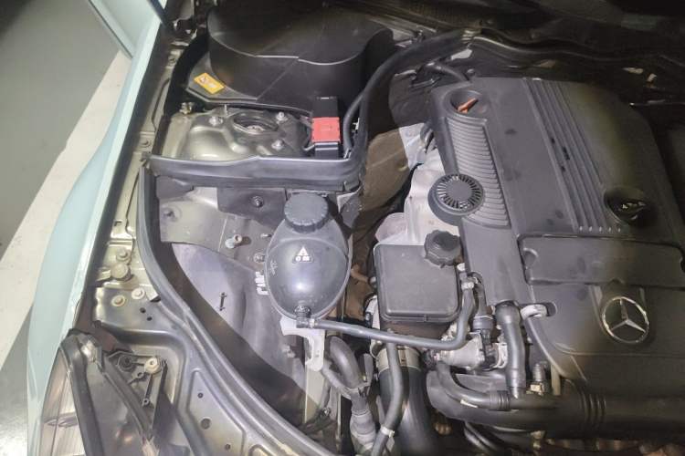 Used Mercedes-Benz E-Class 2012 E 260 CGI Coupe Engine Bay Right
