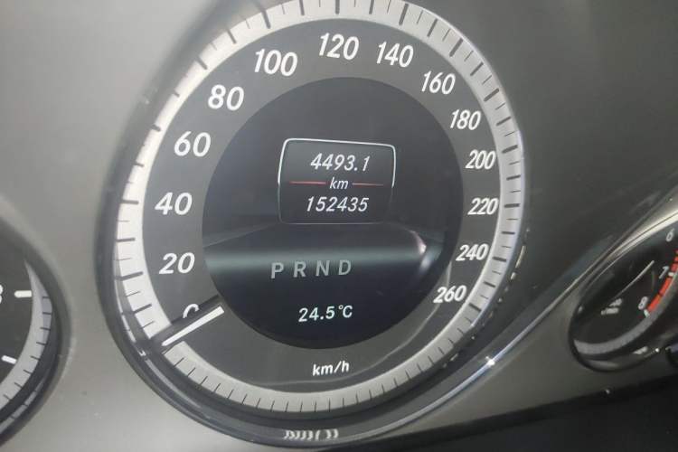 Used Mercedes-Benz E-Class 2012 E 260 CGI Coupe Odometer Close Up