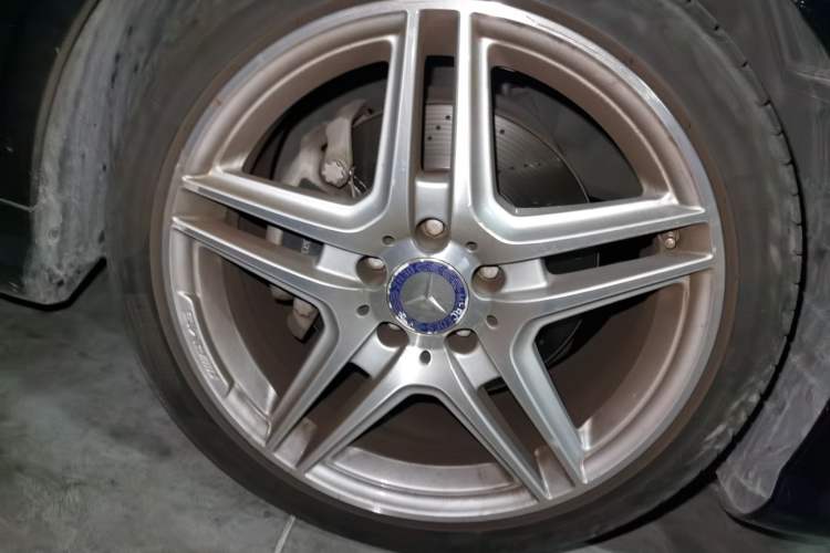 Used Mercedes-Benz E-Class 2012 E 260 CGI Coupe Right Front Wheel Hub