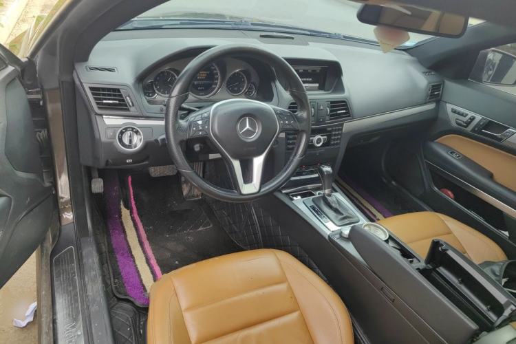 Used Mercedes-Benz E-Class 2012 E 200 CGI Coupe Center Console