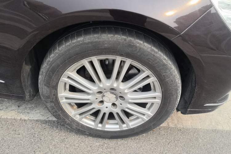 Used Mercedes-Benz E-Class 2012 E 200 L CGI Elegant Model Right Front Wheel Hub