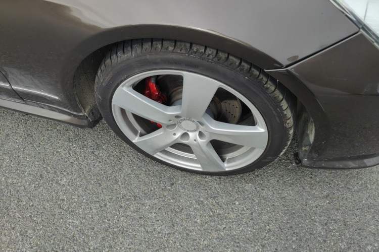 Used Mercedes-Benz E-Class 2012 E 200 CGI Coupe Right Front Wheel Hub