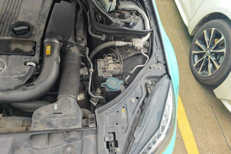 Used Mercedes-Benz E-Class 2012 E 260 CGI Coupe Engine Bay Left