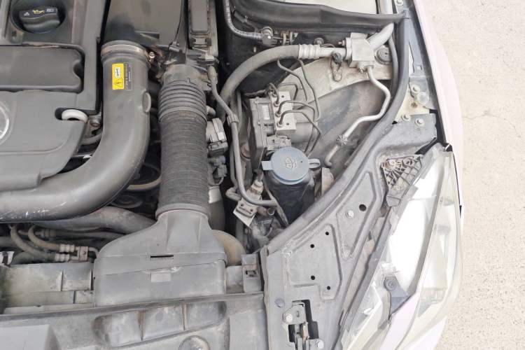 Used Mercedes-Benz E-Class 2012 E 260 CGI Coupe Engine Bay Left