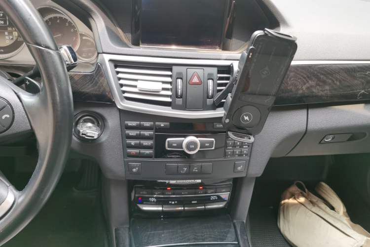 Used Mercedes-Benz E-Class 2012 E 260 L CGI Fashion Model Audio And AC Panel
