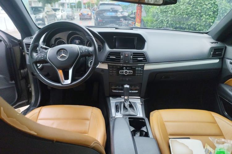 Used Mercedes-Benz E-Class 2012 E 200 CGI Coupe Center Console