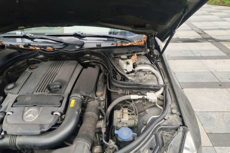 Used Mercedes-Benz E-Class 2012 E 200 CGI Coupe Engine Bay Left