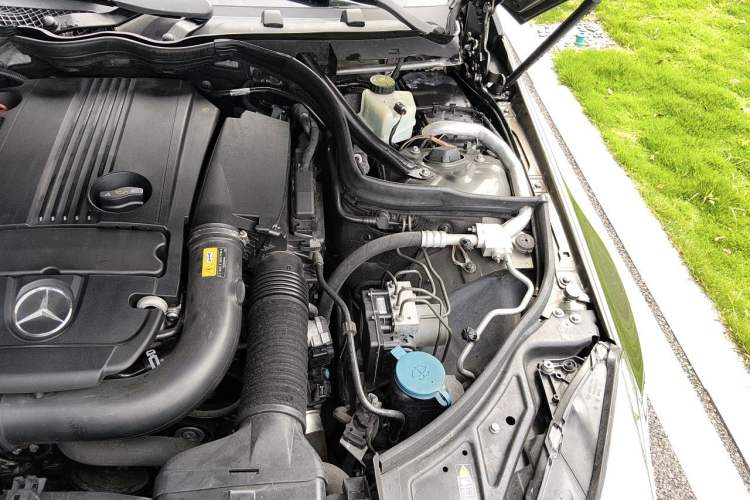 Used Mercedes-Benz E-Class 2012 E 260 CGI Coupe Engine Bay Left