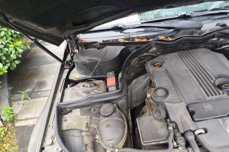 Used Mercedes-Benz E-Class 2012 E 200 CGI Coupe Engine Bay Right