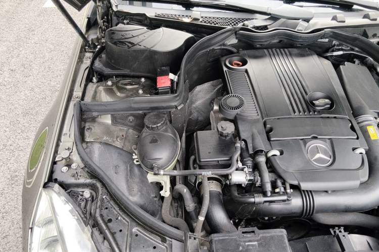 Used Mercedes-Benz E-Class 2012 E 260 CGI Coupe Engine Bay Right