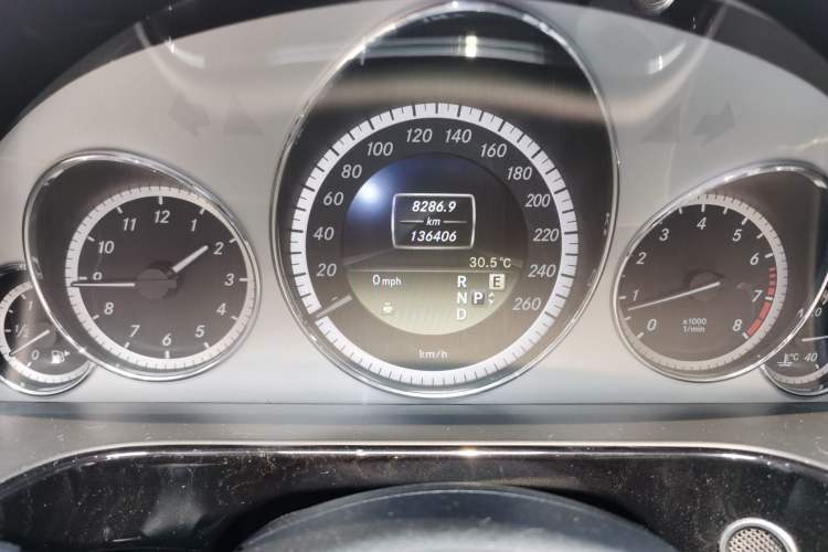 Used Mercedes-Benz E-Class 2012 E 260 L CGI Fashion Model Odometer Close Up
