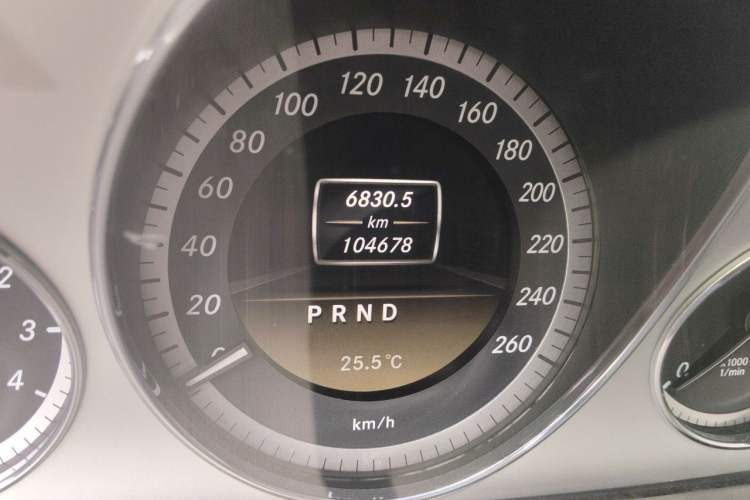 Used Mercedes-Benz E-Class 2012 E 260 CGI Coupe Odometer Close Up