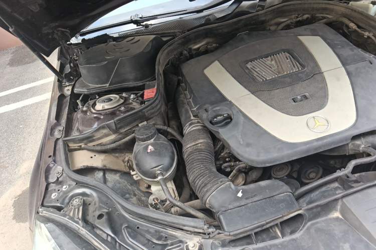 Used Mercedes-Benz E-Class 2012 E 300 L Fashion Model Engine Bay Right