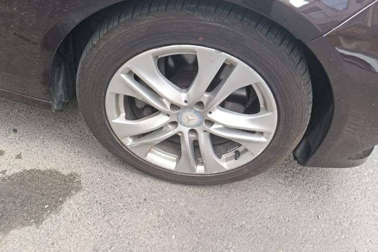 Used Mercedes-Benz E-Class 2012 E 300 L Fashion Model Right Front Wheel Hub