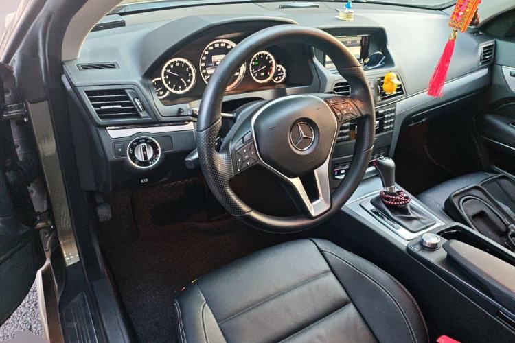 Used Mercedes-Benz E-Class 2012 E 200 CGI Coupe Center Console