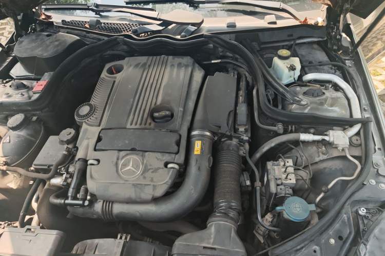 Used Mercedes-Benz E-Class 2012 E 260 CGI Coupe Engine Bay Left