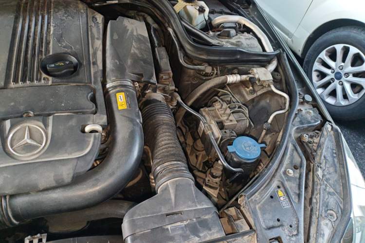 Used Mercedes-Benz E-Class 2012 E 200 CGI Coupe Engine Bay Left