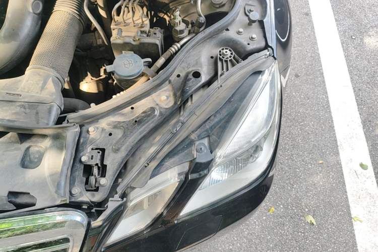 Used Mercedes-Benz E-Class 2012 E 260 L CGI Fashion Model Engine Bay Left