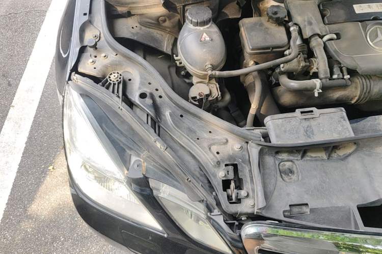 Used Mercedes-Benz E-Class 2012 E 260 L CGI Fashion Model Engine Bay Right
