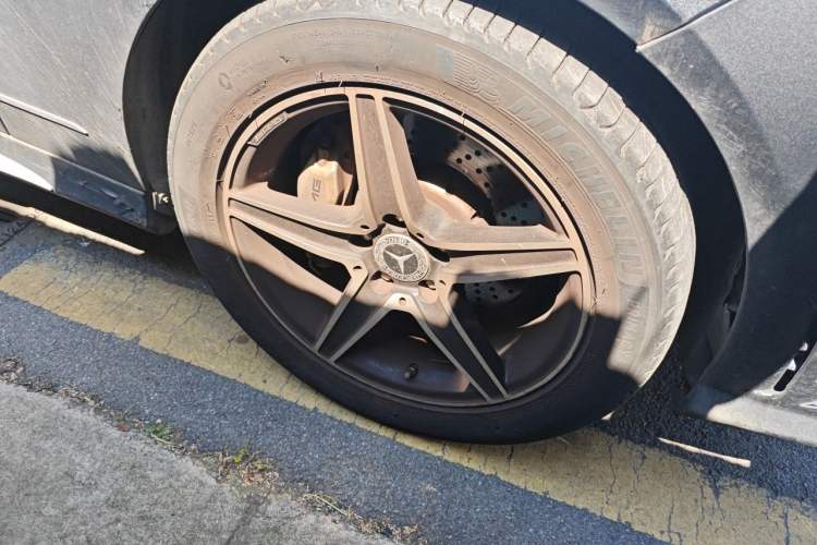 Used Mercedes-Benz E-Class 2012 E 200 L CGI Elegant Model Right Front Wheel Hub