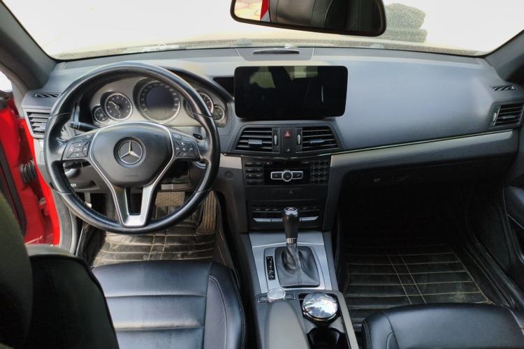 Used Mercedes-Benz E-Class 2012 E 200 CGI Coupe Center Console