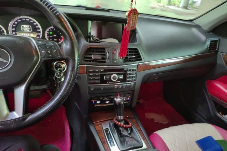 Used Mercedes-Benz E-Class 2012 E 260 CGI Convertible Center Console