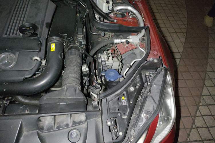 Used Mercedes-Benz E-Class 2012 E 200 CGI Coupe Engine Bay Left