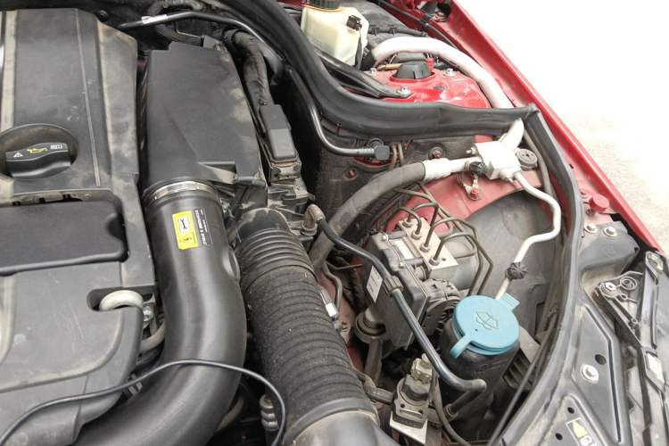 Used Mercedes-Benz E-Class 2012 E 260 CGI Coupe Engine Bay Left