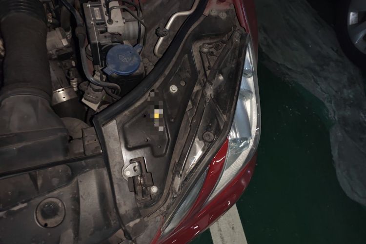 Used Mercedes-Benz E-Class 2012 E 200 CGI Coupe Engine Bay Left