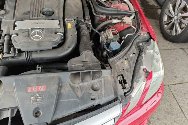 Used Mercedes-Benz E-Class 2012 E 200 CGI Coupe Engine Bay Left