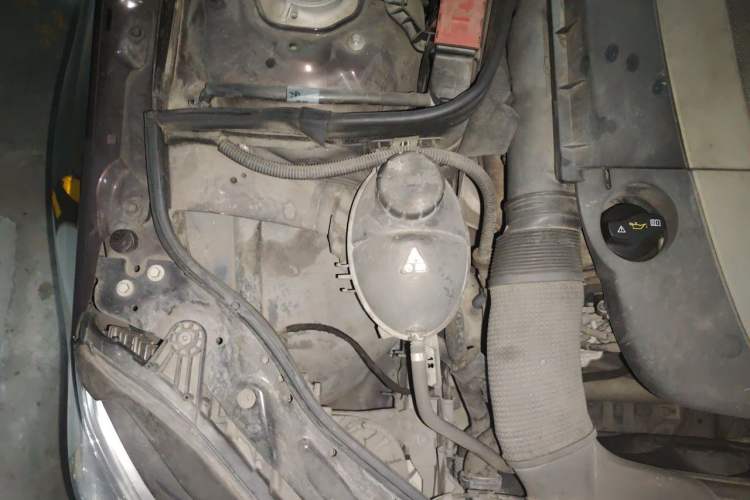 Used Mercedes-Benz E-Class 2012 E 300 L Elegant Model Engine Bay Right