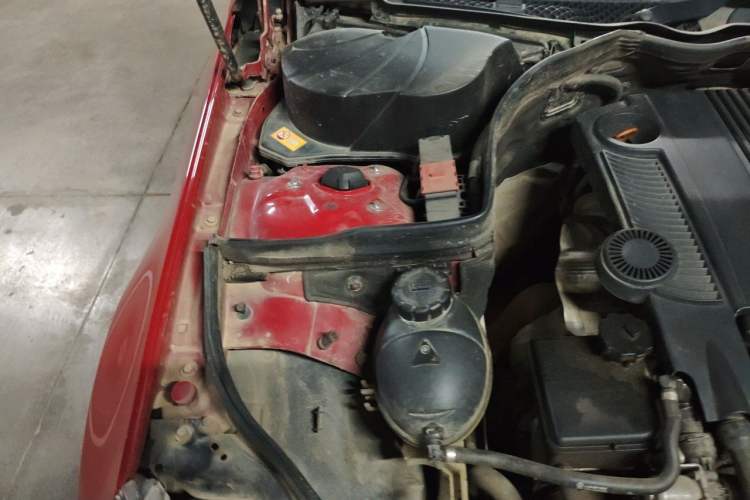 Used Mercedes-Benz E-Class 2012 E 260 CGI Coupe Engine Bay Right