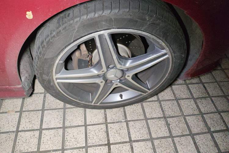 Used Mercedes-Benz E-Class 2012 E 200 CGI Coupe Right Front Wheel Hub