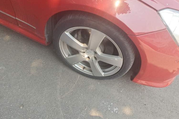 Used Mercedes-Benz E-Class 2012 E 200 CGI Coupe Right Front Wheel Hub