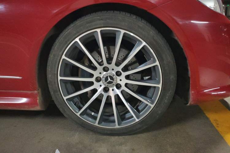 Used Mercedes-Benz E-Class 2012 E 260 CGI Coupe Right Front Wheel Hub