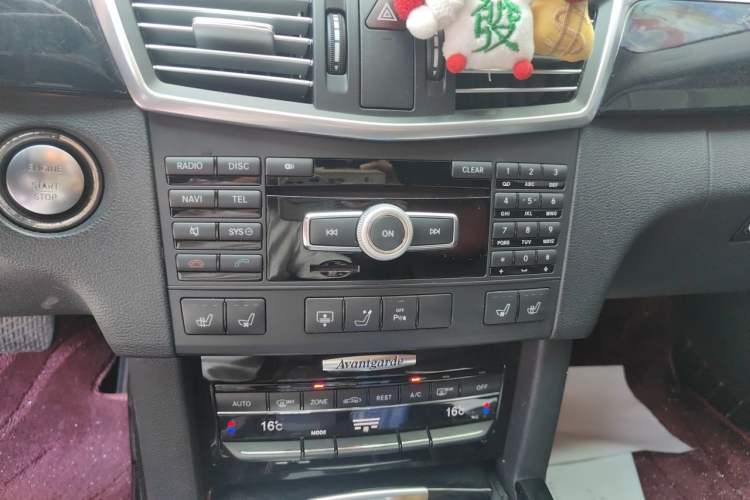 Used Mercedes-Benz E-Class 2012 E 300 L Fashion Model Audio And AC Panel