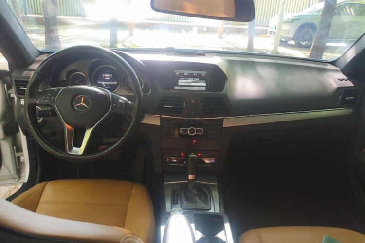 Used Mercedes-Benz E-Class 2012 E 200 CGI Coupe Center Console