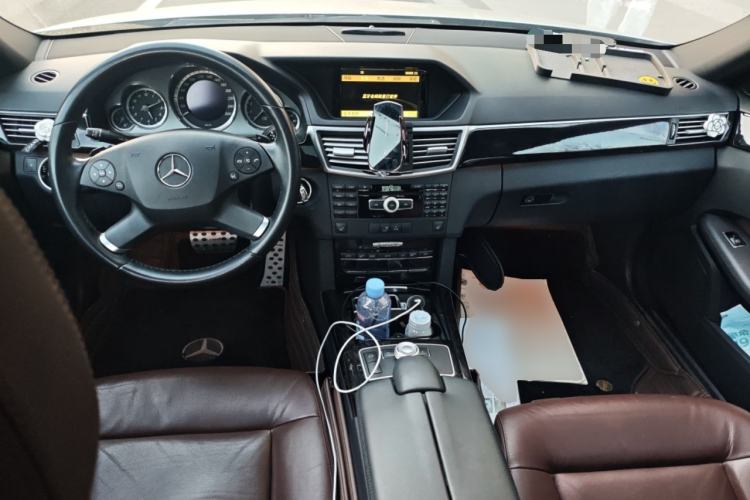 Used Mercedes-Benz E-Class 2012 E 260 L CGI Fashion Model Center Console