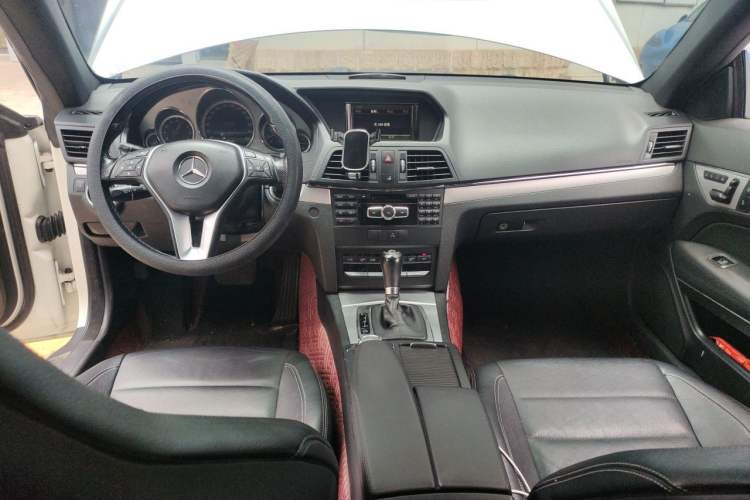 Used Mercedes-Benz E-Class 2012 E 200 CGI Coupe Center Console