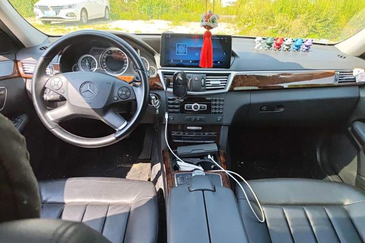 Used Mercedes-Benz E-Class 2012 E 300 L Elegant Model Center Console