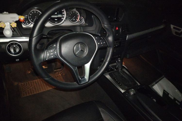 Used Mercedes-Benz E-Class 2012 E 200 CGI Coupe Center Console