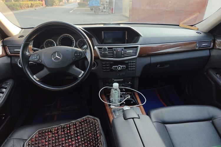 Used Mercedes-Benz E-Class 2012 E 260 L CGI Fashion Model Center Console